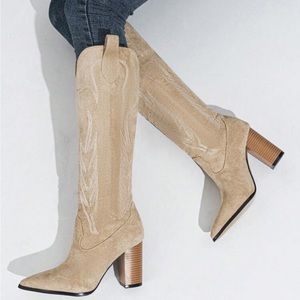 Pull-on Western Boots With Chunky High Heels In Embroidered & Suede Design